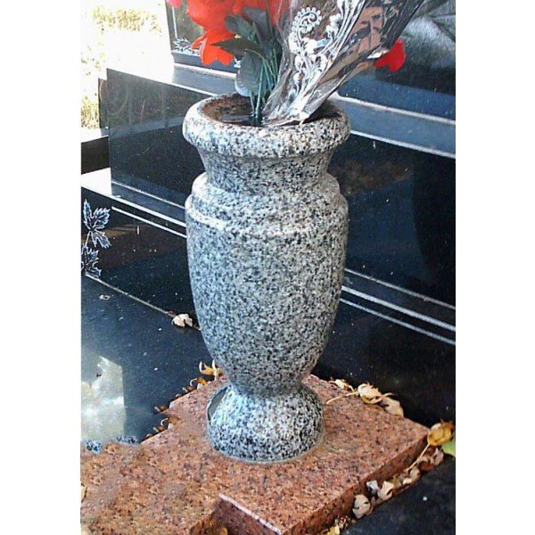 Гранитная ваза из Покостовского гранита