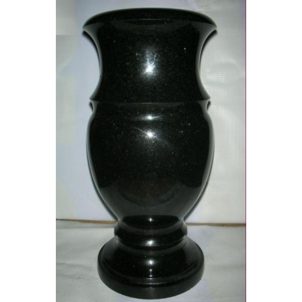 Гранитная ваза из Букинского габбро