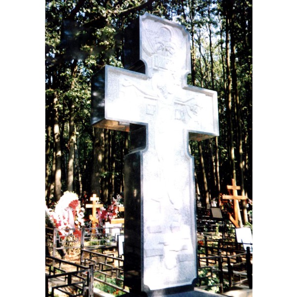 Гранитный крест с барельефом