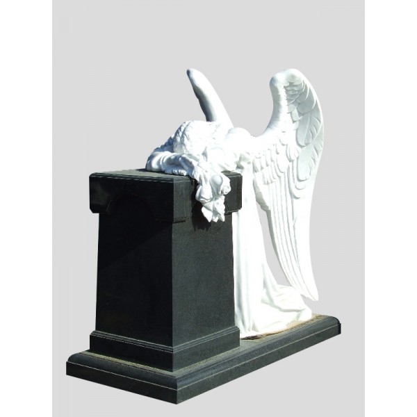 Скульптура плачущий ангел: выражение глубокой скорби