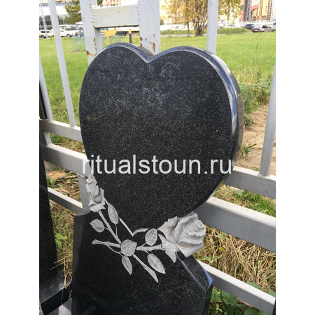 Памятник сердце с двумя розами