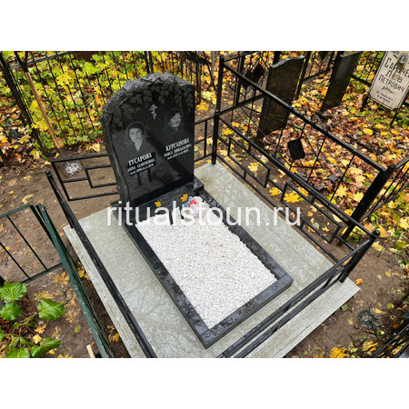 Профессиональная работа по созданию памятника для умерших Гусаровой А.С. и Кургановой Р.Н