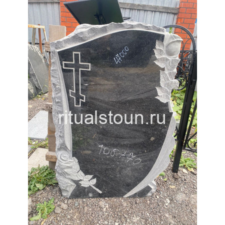 Памятник из гранита с Розами на корке Памятник из гранита с Розами на корке