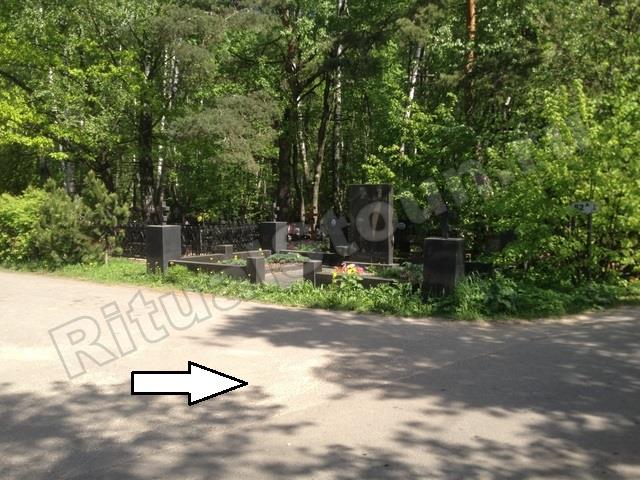 Николо-Архангельское кладбище участок 52а могила криминального авторитета Комарова