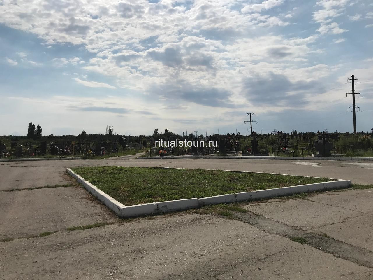 Центральная площадь Нового Увекского кладбище